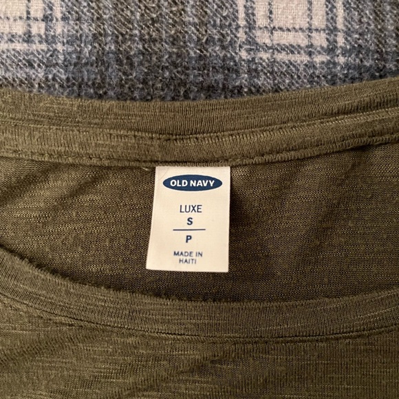 Old Navy new T-Shirt - Picture 2 of 2